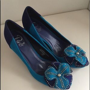 Color block rosette heels